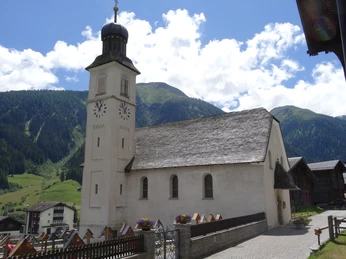 Pfarrkirche Hl. Dreifaltigkeit Pfarrkirche Hl. Dreifaltigkeit