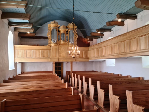 Kirche Holßel innen.jpg