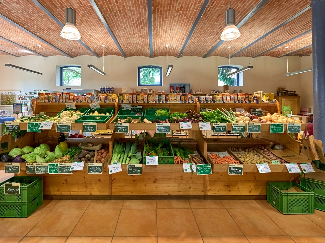 Hofladen mit Gemüsestand Lindenhof, Niedersachsen, Deutschland