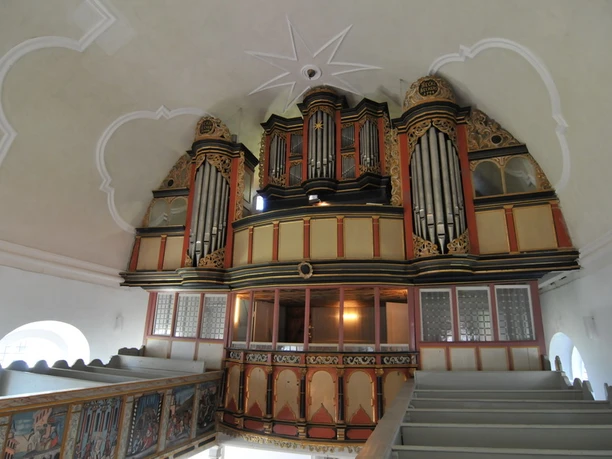 Emmaus Kirche Neuhaus