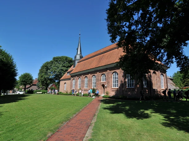 Emmaus Kirche Neuhaus