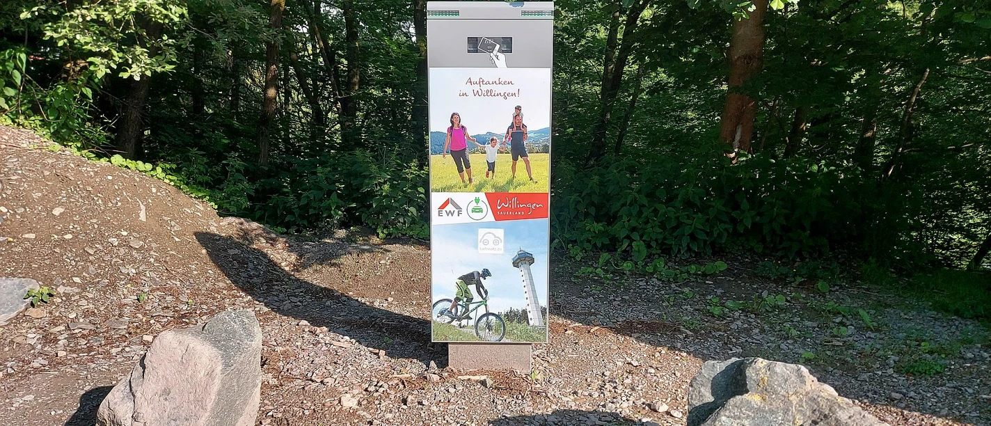 Original E-Ladesäule K1 Copyright Tourist-Information Willingen CC BY-SA.jpg