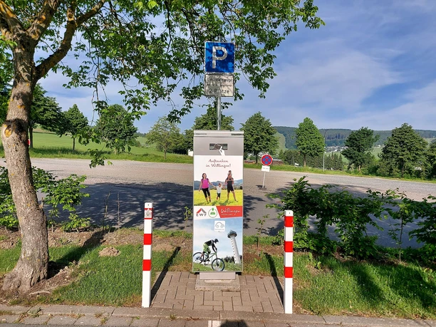 Original E-Ladesäule TI Parkplatz Copyright Tourist-Information Willingen CC BY-SA.jpg