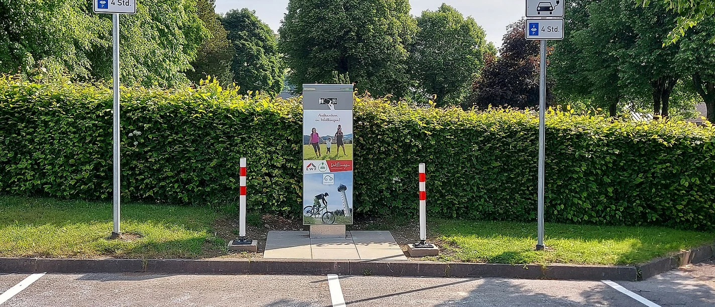 Original E-Ladesäule am Freizeit Freibad Usseln Copyright Tourist-Information Willingen CC BY-SA.jpg