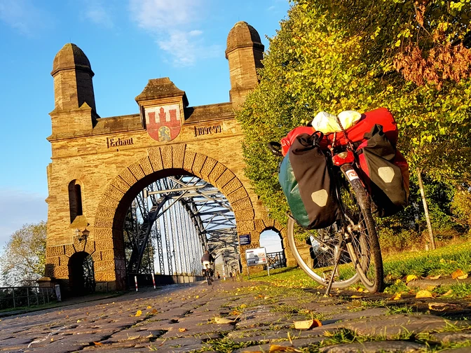 Die alte Harburger Elbbrücke - das Tor nach Hamburg Die alte Harburger Elbbrücke - das Tor nach HamburgThe old Harburg Elbe bridge - the gateway to HamburgDen gamle Harburger Elbbro - porten til HamborgDe oude Harburger Elbebrug - de poort naar Hamburg