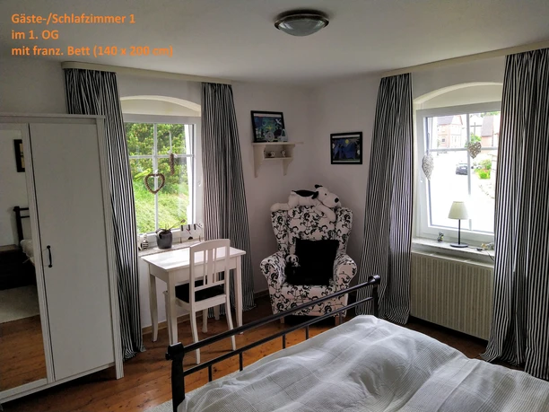 20210624_Schlafzimmer 1 im 1. OG.jpg