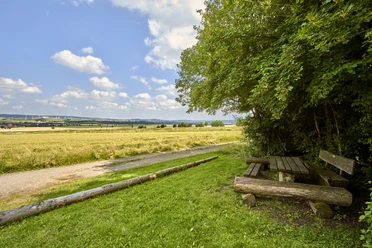 Rastplatz mit Ausblick auf Heere und das Innerstetal Rastplatz mit Ausblick auf Heere und das Innerstetal