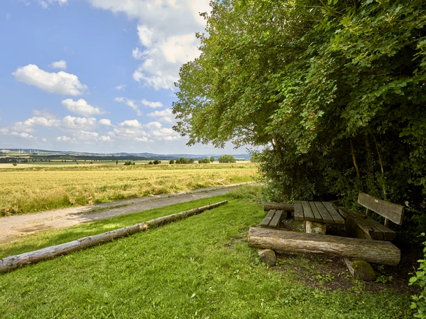 Rastplatz mit Ausblick auf Heere und das Innerstetal Rastplatz mit Ausblick auf Heere und das Innerstetal