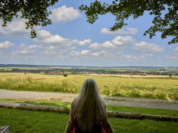 Rastplatz mit Ausblick auf Heere und das Innerstetal Rastplatz mit Ausblick auf Heere und das Innerstetal