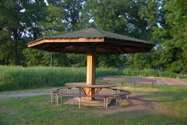 Schutzhütte_am_Sportplatz Schutzhütte am Sportplatz