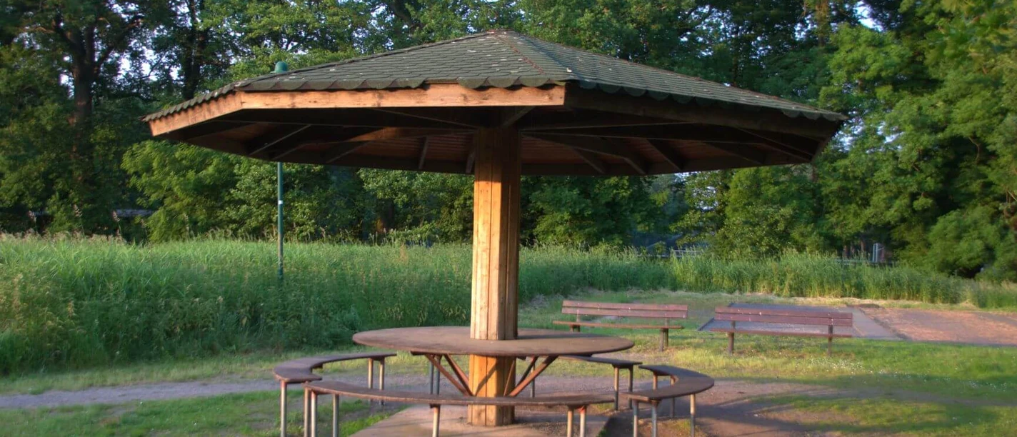 Schutzhütte_am_Sportplatz Schutzhütte am Sportplatz