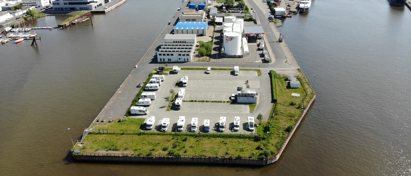 Erlebnis Bremerhaven GmbH - Reisemobil-Stellplatz Fischkai DJI_0135 (c) Thorsten Mävers_Erlebnis Bremerhaven.jpg