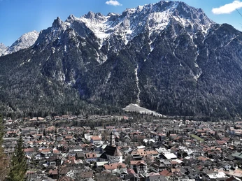Mittenwald mit Karwendel