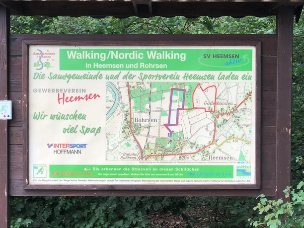 Information board with a map for Nordic walking and hiking trails in Heemsen and Rohrsen.