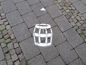 Start Einbecker Bierpfad: Fass 1 Start Einbecker Bierpfad: Fass 1Start Einbeck beer barrel path: Barrel 1Start Einbeck Beer Trail: Tønde 1Start Einbeck Biertraject: Vat 1