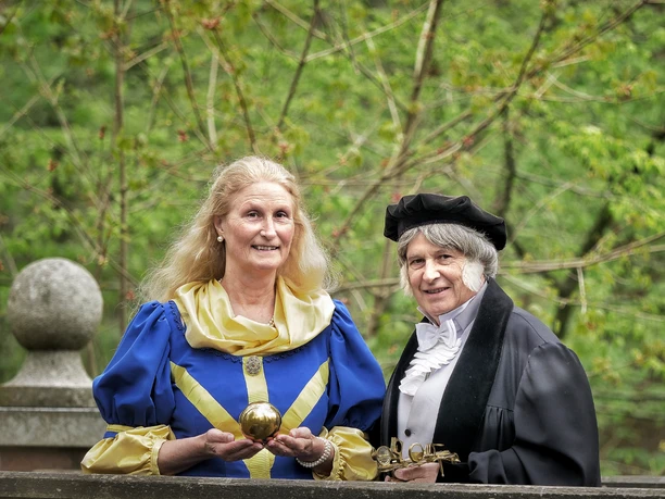 Königin Christine und Carl- Friedrich Gauß in Zeven Königin Christine und Carl -Friedrich Gauß in Zeven