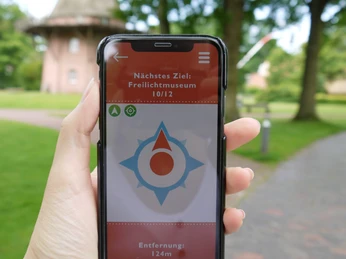 Nahaufnahme Kompass Ziel Freilichtmuseum.jpg