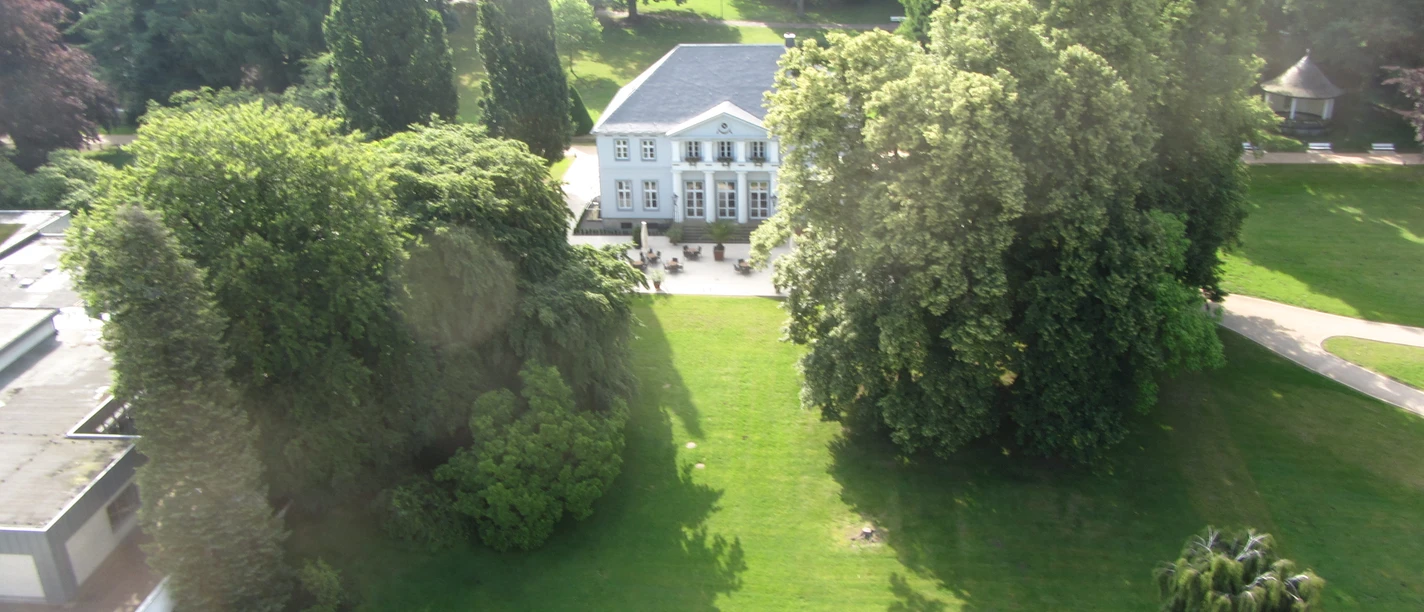 Schloesschenwiese im Kurpark Bad Nenndorf