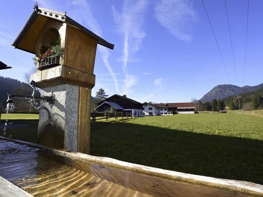 Ortsteil Gerold im Sommer bei Krün