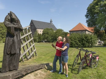 Klosterpark Lamspringe Radweg-zur-Kunst Skulptur im Klosterpark Lamspringe am Radweg-zur-Kunst