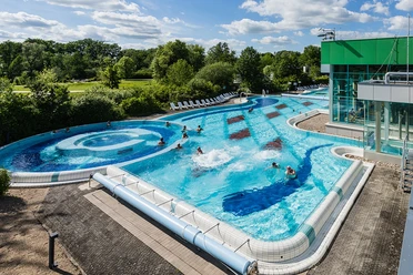 Außenbecken der Jod-Sole-Therme Buitenzwembad van Jod-Sole-Therme