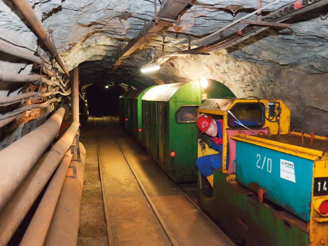 Schwarzenberg-Grubenbahn_im_Stollen_ Besucherbergwerk_Zinnkammern_Poehla_Schwarzenberg (Foto BBW Zinnkammern).jpg