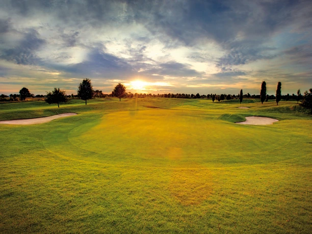 Schloss Miel Sonnenuntergang