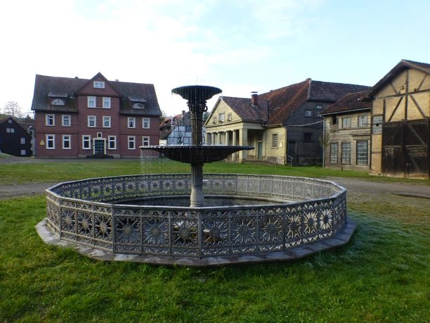 2012_11_16 Maschinenfabrik, Eisenmagazin und Hüttenbrunnen.JPG