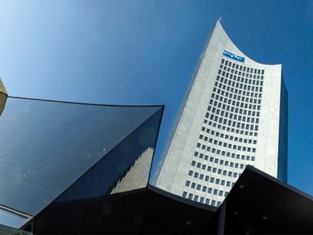 Eventlocation Panorama Tower - Plate of Art | Leipzig Convention Bureau Außenansicht auf die Eventlocation Panorama Tower - Plate of Art - präsentiert vom Leipzig Convention Bureau