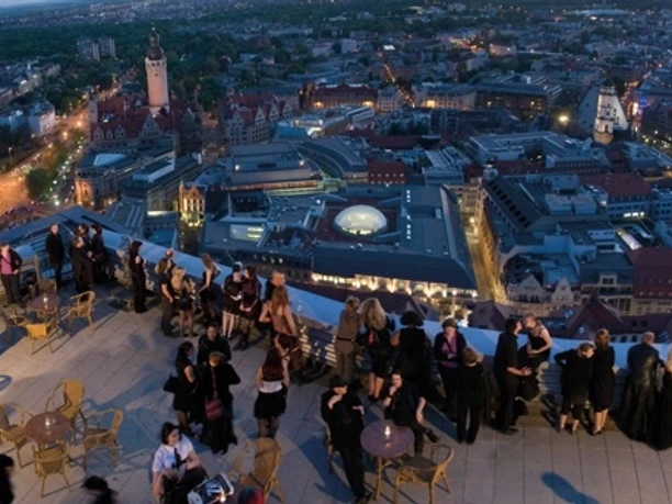 Aussichtsplattform der Eventlocation Panorama Tower - Plate of Art | Leipzig Convention Bureau Aussichtsplattform der Eventlocation Panorama Tower - Plate of Art - präsentiert vom Leipzig Convention Bureau