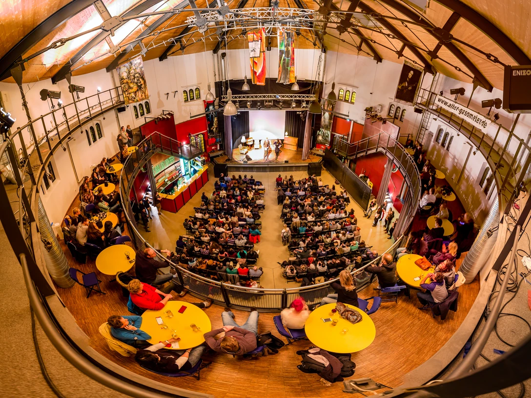 Panoramaaufnahme des Veranstaltungsraums im Alter Gasometer
