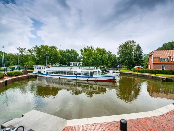 MS Stadt Aurich i Kesselschleuse i Emden