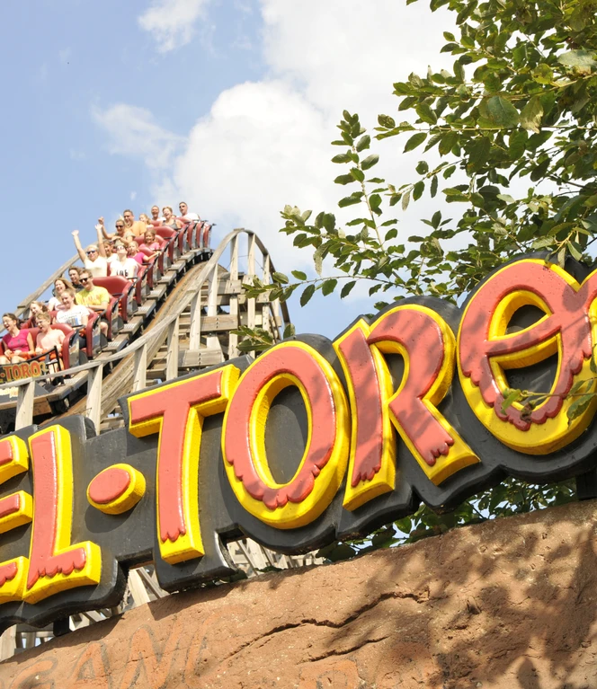 El Toro - Eine der 6 Achterbahnen des Freizeitparks