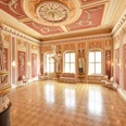 Festsaal Vogtlandmuseum_Vogtlandmuseum.jpg Festsaal des Vogtlandmuseums mit prachtvoller Stuckdecke und eleganter Einrichtung.Ballroom of the Vogtland Museum with magnificent stucco ceiling and elegant furnishings.Taneční sál Vogtlandského muzea s nádherným štukovým stropem a elegantním nábytkem.Sala balowa Muzeum Vogtland ze wspaniałym stiukowym sufitem i eleganckim wyposażeniem.Balzaal van het Vogtland Museum met prachtig stucplafond en elegante inrichting.Sala da ballo del Museo Vogtland con magnifico soffitto in stucco e arredi eleganti.