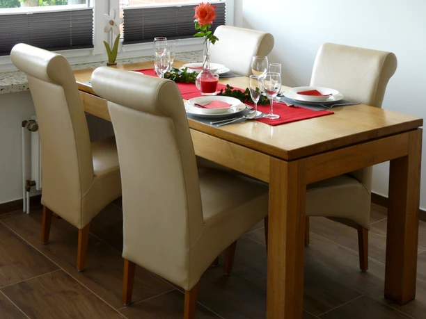 Der Tisch im Esszimmer in der FeWo Hemslingen Der Tisch im Esszimmer in der FeWo Hemslingen