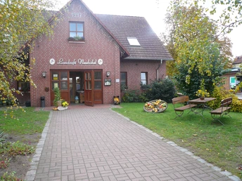 Landcafé Neubokel Außenansicht Landcafé Neubokel Außenansicht