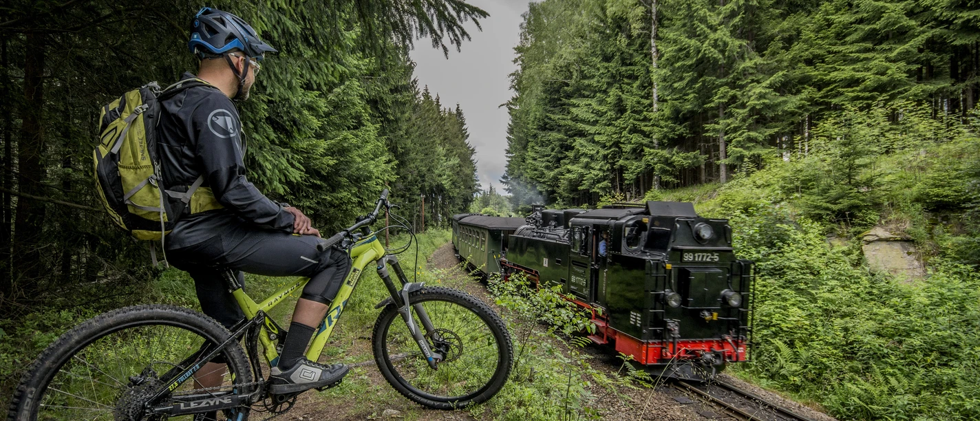 Ein willkommenes Treffen mit der Erzgebirgischen Aussichtsbahn | Foto: Tim Kablau Ein willkommenes Treffen mit der Erzgebirgischen Aussichtsbahn | Foto: Tim Kablau