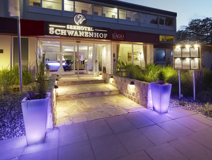 Schwanenhof Eingang.jpg