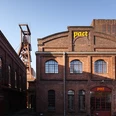 PACT Zollverein, Essen <p>Alte Ziegelgebäude mit dem Schriftzug "pact", dahinter ein Förderturm und der Schriftzug "EUROPA".</p>