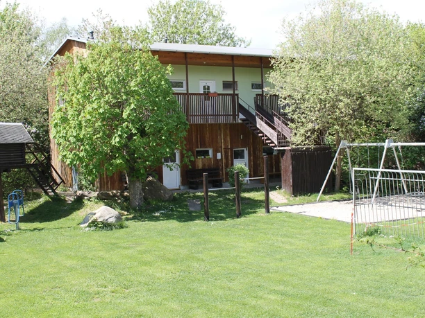 Gästehaus mit Spielplatz