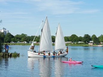 Auf dem Wasser des Salzgittersees