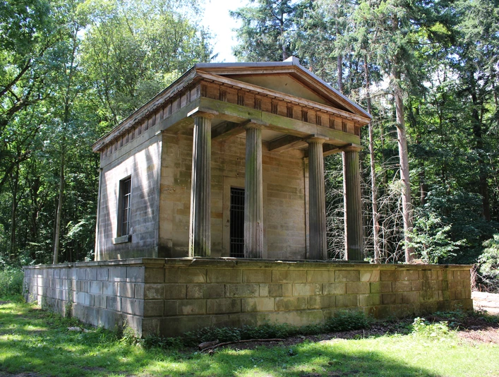 Griechischer Tempel auf dem Donnerberg Griechischer Tempel auf dem Donnerberg am Laves Kulturpfad