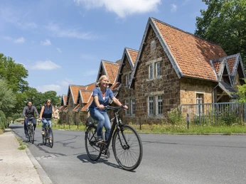 Fischerhäuschen am Laves Kulturpfad Fischerhäuschen am Laves Kulturpfad und Teil des Innerste-Radweges