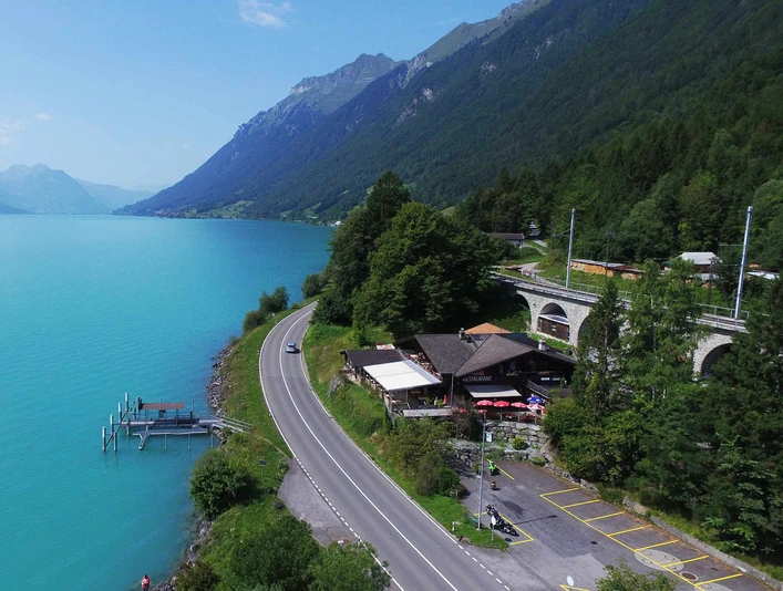 hotel-wildbach-brienz-luftaufnahme-brienzersee.jpg