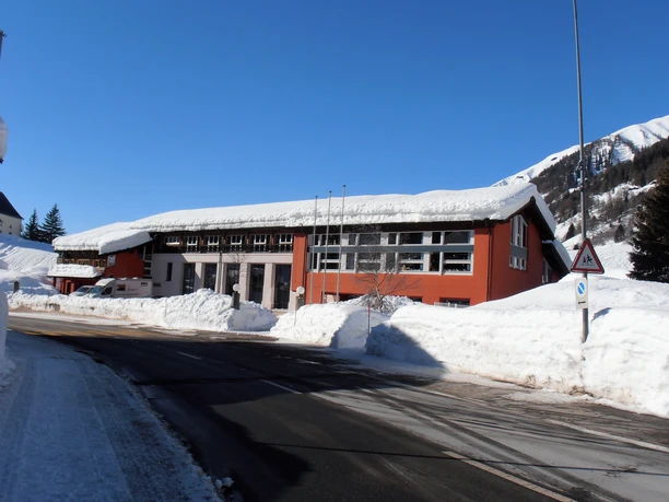Gruppenunterkunft Mehrzweckhalle Gruppenunterkunft Mehrzweckhalle
