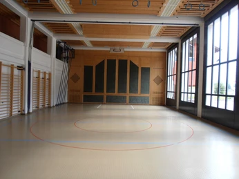 Gruppenunterkunft Mehrzweckhalle Gruppenunterkunft Mehrzweckhalle