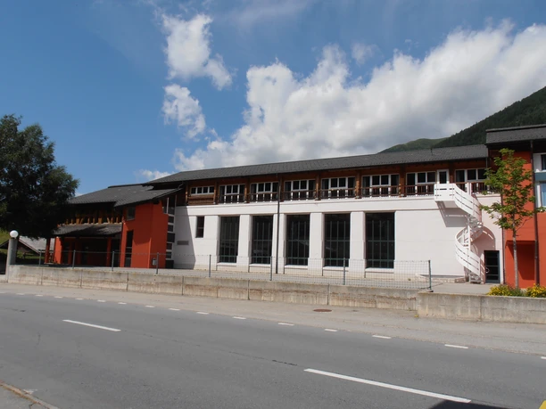 Gruppenunterkunft Mehrzweckhalle Gruppenunterkunft Mehrzweckhalle