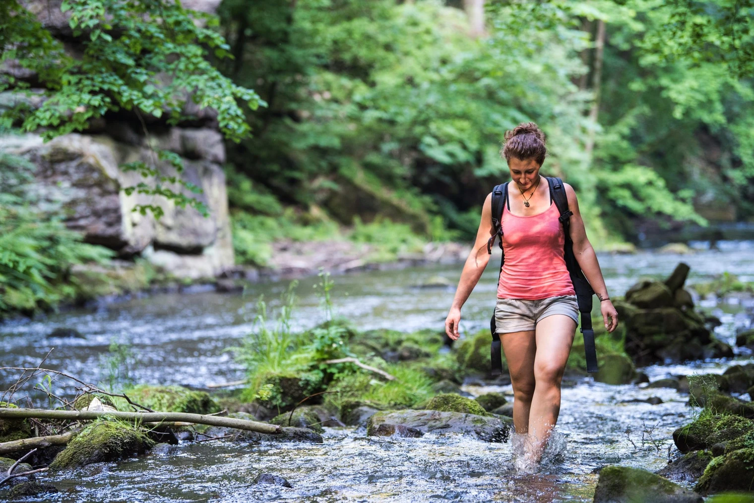 Malerweg_Elbsandsteingebirge_-_Etappe_1_-_TPR_9227-2048x1367.jpg Auf dem Malerweg im Elbsandsteingebirge | Foto: Tourismusverband Sächsische Schweiz | Sebastian ThieleOn the Malerweg trail in the Elbe Sandstone Mountains | Photo: Saxon Switzerland Tourist Board | Sebastian ThieleNa Malerweg v Labských pískovcích | Foto: Tourismusverband Sächsische Schweiz | Sebastian ThieleNa Malerweg w Górach Łabskich | Zdjęcie: Tourismusverband Sächsische Schweiz | Sebastian ThieleOp de Malerweg in het Elbezandsteengebergte | Foto: Tourismusverband Sächsische Schweiz | Sebastian ThieleSul Malerweg nelle montagne di arenaria dell'Elba | Foto: Tourismusverband Sächsische Schweiz | Sebastian Thiele