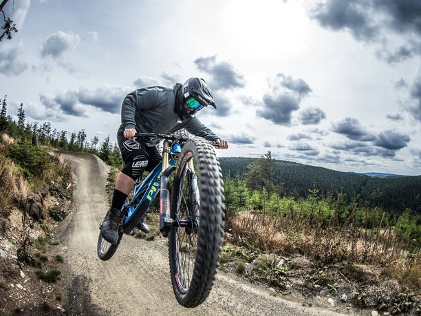 flowtrail-willingen-titalbild c) leopold-hermann-mtb-zone-bikepark-willingen.jpg