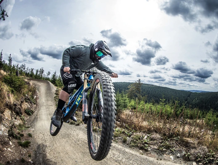 flowtrail-willingen-titalbild c) leopold-hermann-mtb-zone-bikepark-willingen.jpg